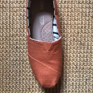 TOMS Size 7 - Burnt Orange in color